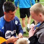 Scharner signs an autograph