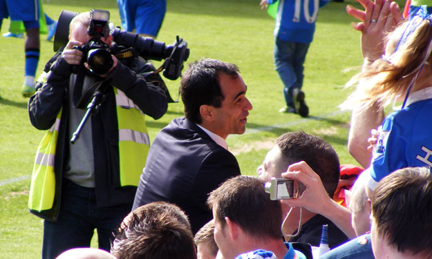 Roberto thanks the fans