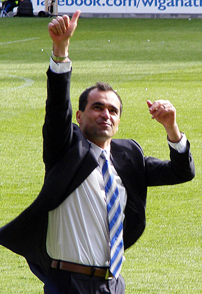 Roberto Martinez thumbs up