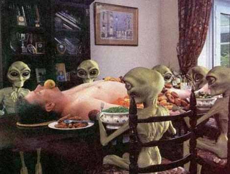 Aliens eating lunch